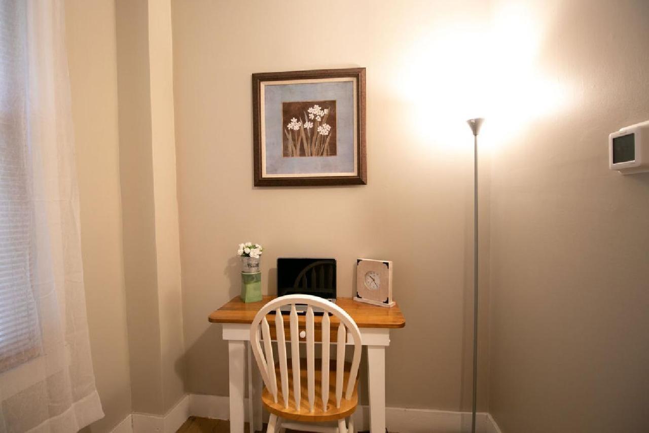 Downtown 2 Bedroom Cottage, Sleeps 6, Walking Distance To Honeywell, Downtown Restaurants, Shopping Holiday home *