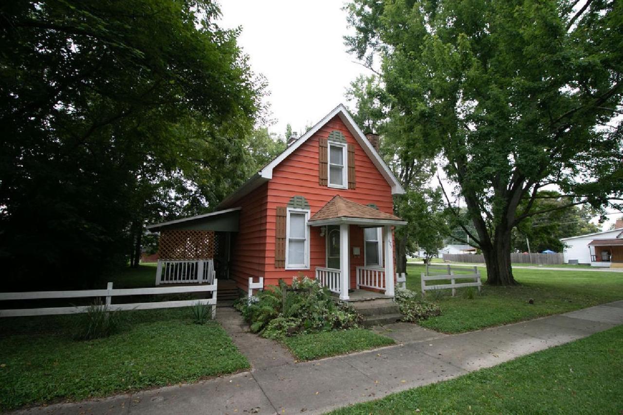 Holiday home Downtown 2 Bedroom Cottage, Sleeps 6, Walking Distance To Honeywell, Downtown Restaurants, Shopping *