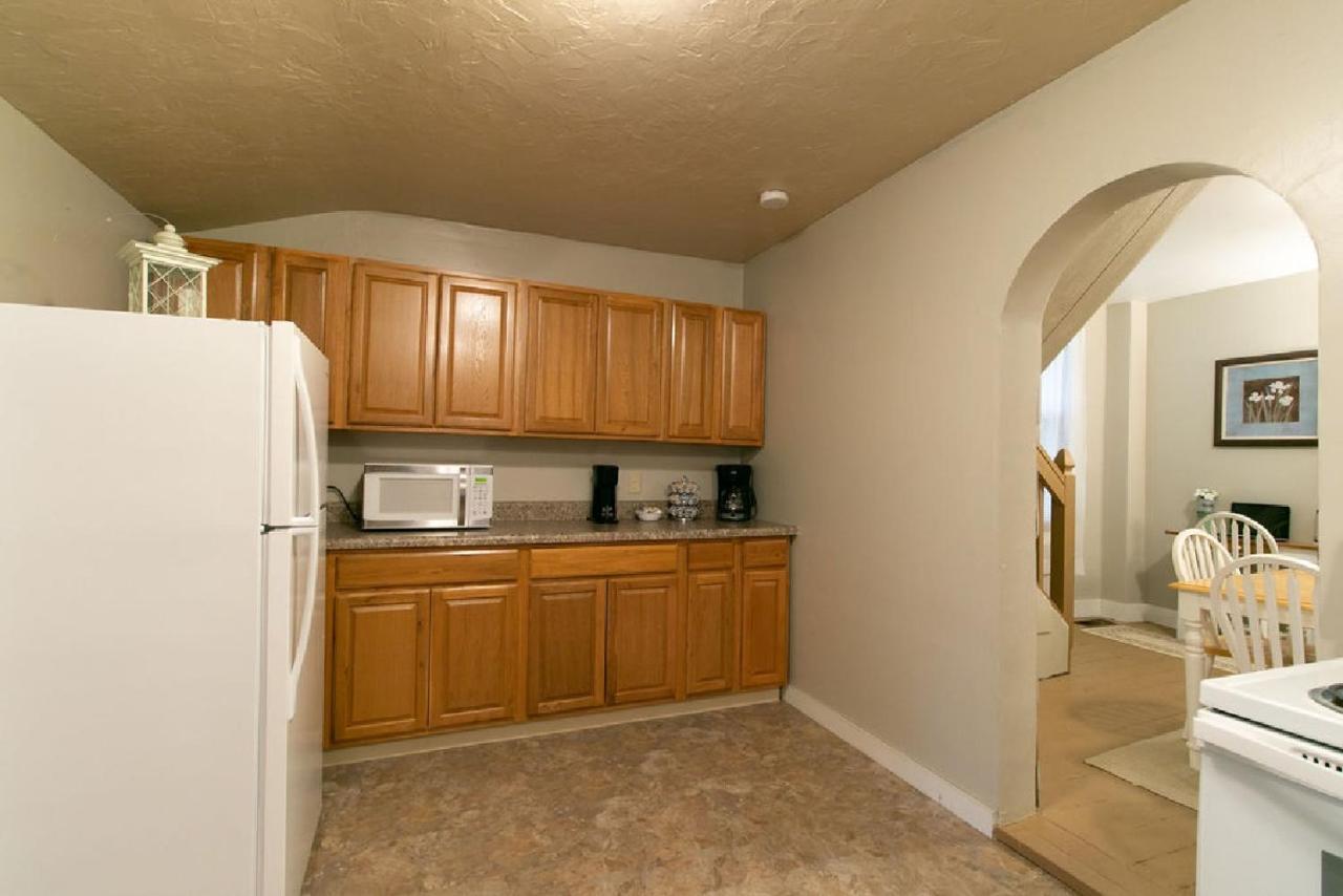 Holiday home Downtown 2 Bedroom Cottage, Sleeps 6, Walking Distance To Honeywell, Downtown Restaurants, Shopping *