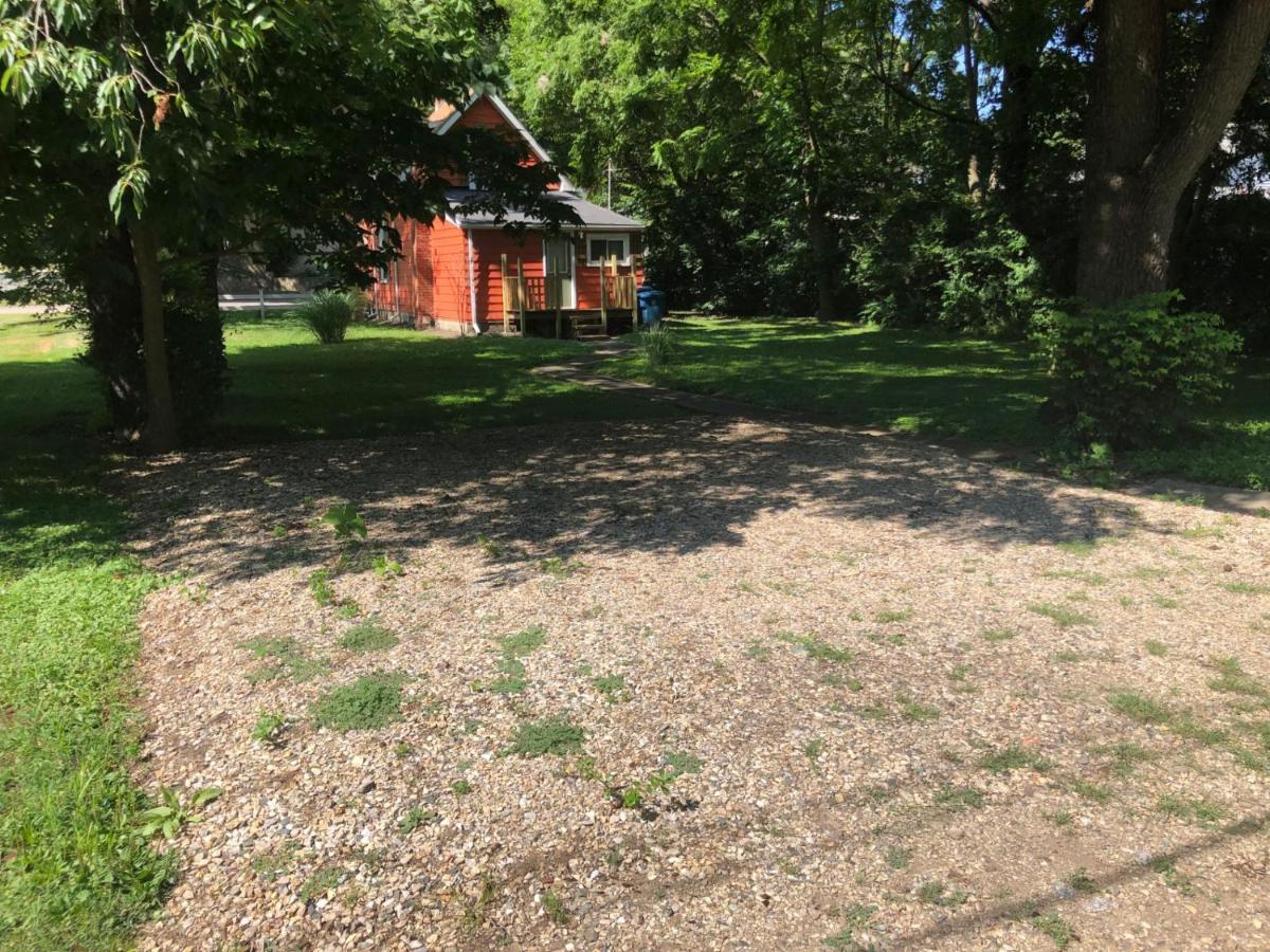 Downtown 2 Bedroom Cottage, Sleeps 6, Walking Distance To Honeywell, Downtown Restaurants, Shopping Wabash