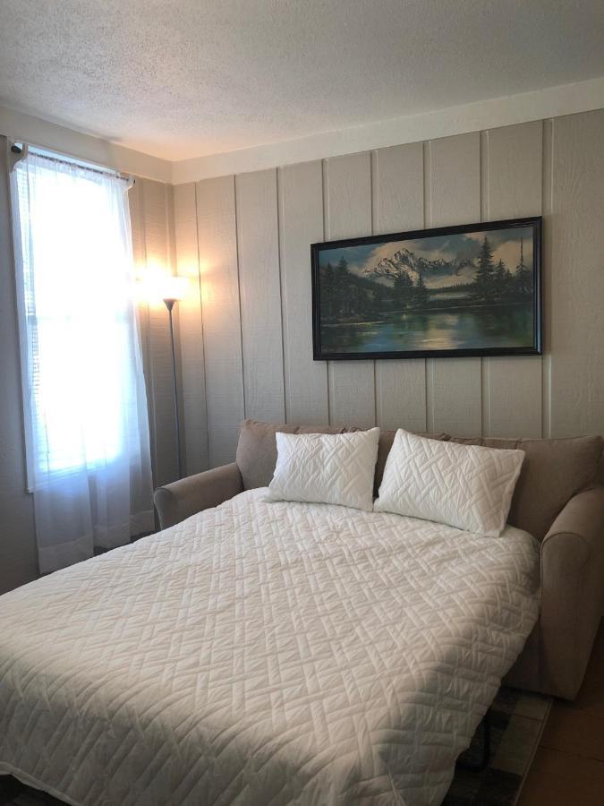 Downtown 2 Bedroom Cottage, Sleeps 6, Walking Distance To Honeywell, Downtown Restaurants, Shopping Holiday home