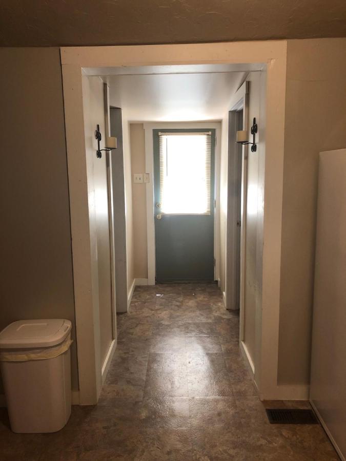 Downtown 2 Bedroom Cottage, Sleeps 6, Walking Distance To Honeywell, Downtown Restaurants, Shopping Wabash
