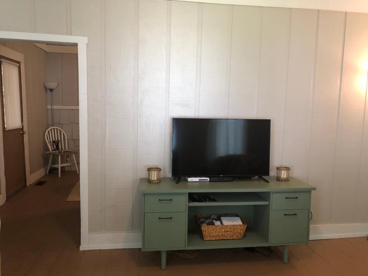 Downtown 2 Bedroom Cottage, Sleeps 6, Walking Distance To Honeywell, Downtown Restaurants, Shopping * Wabash