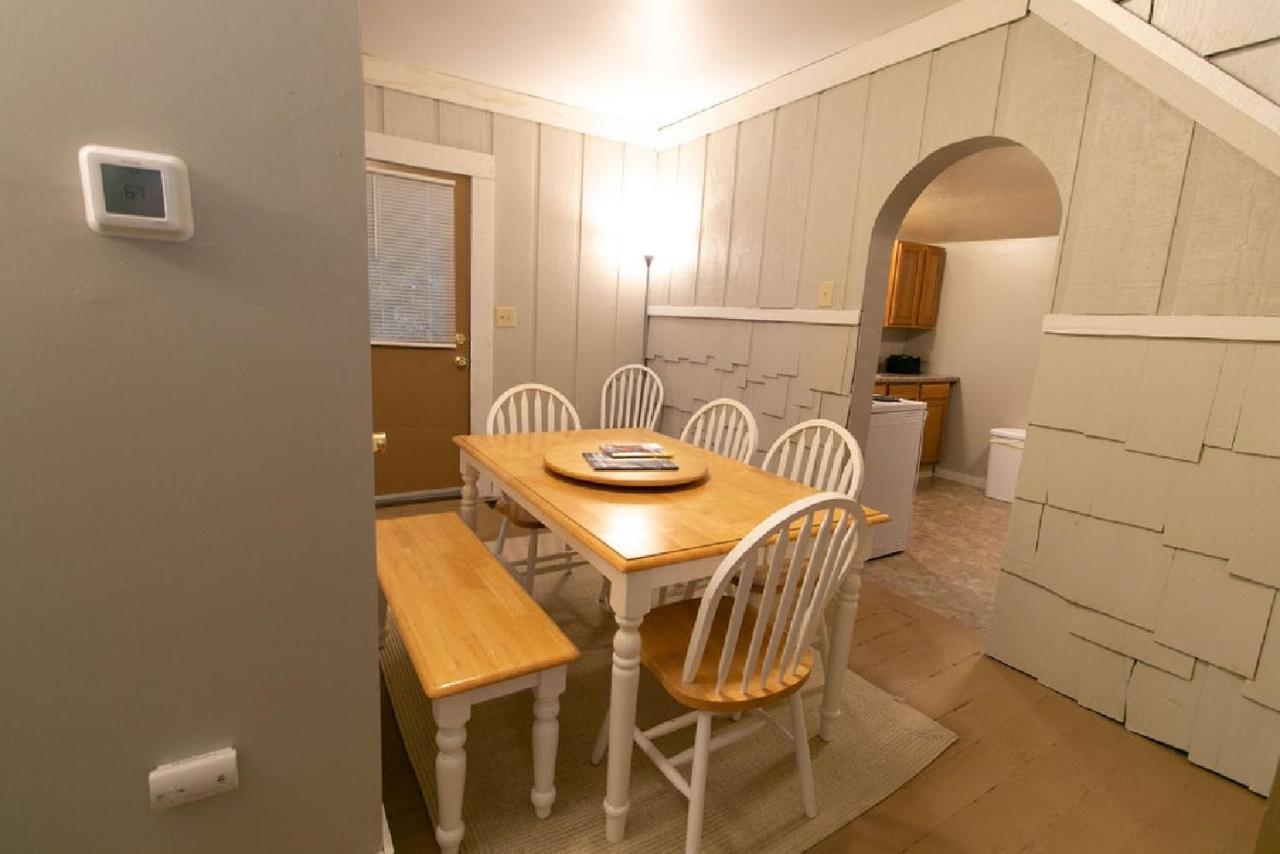 Holiday home Downtown 2 Bedroom Cottage, Sleeps 6, Walking Distance To Honeywell, Downtown Restaurants, Shopping *