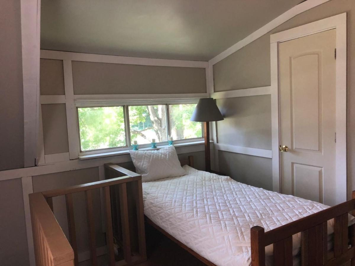Downtown 2 Bedroom Cottage, Sleeps 6, Walking Distance To Honeywell, Downtown Restaurants, Shopping Wabash