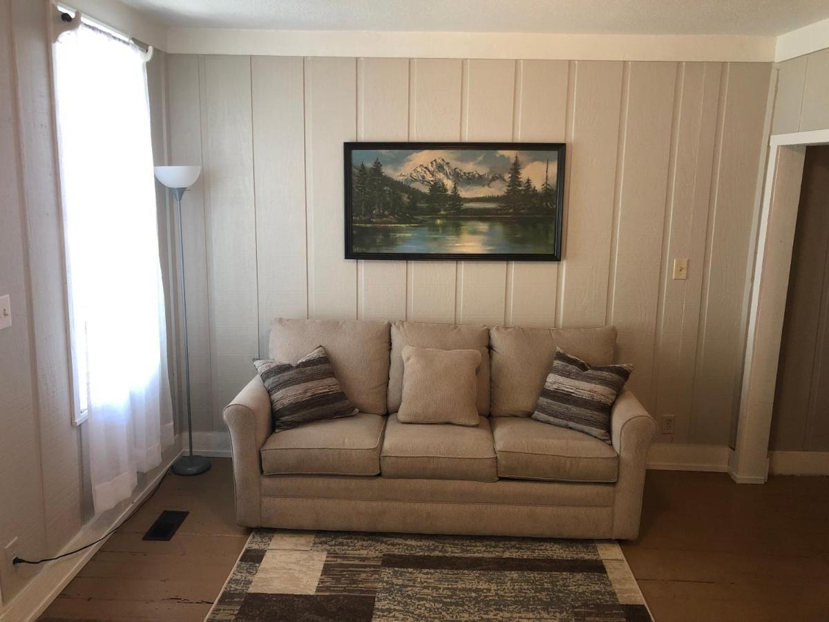 Downtown 2 Bedroom Cottage, Sleeps 6, Walking Distance To Honeywell, Downtown Restaurants, Shopping Holiday home