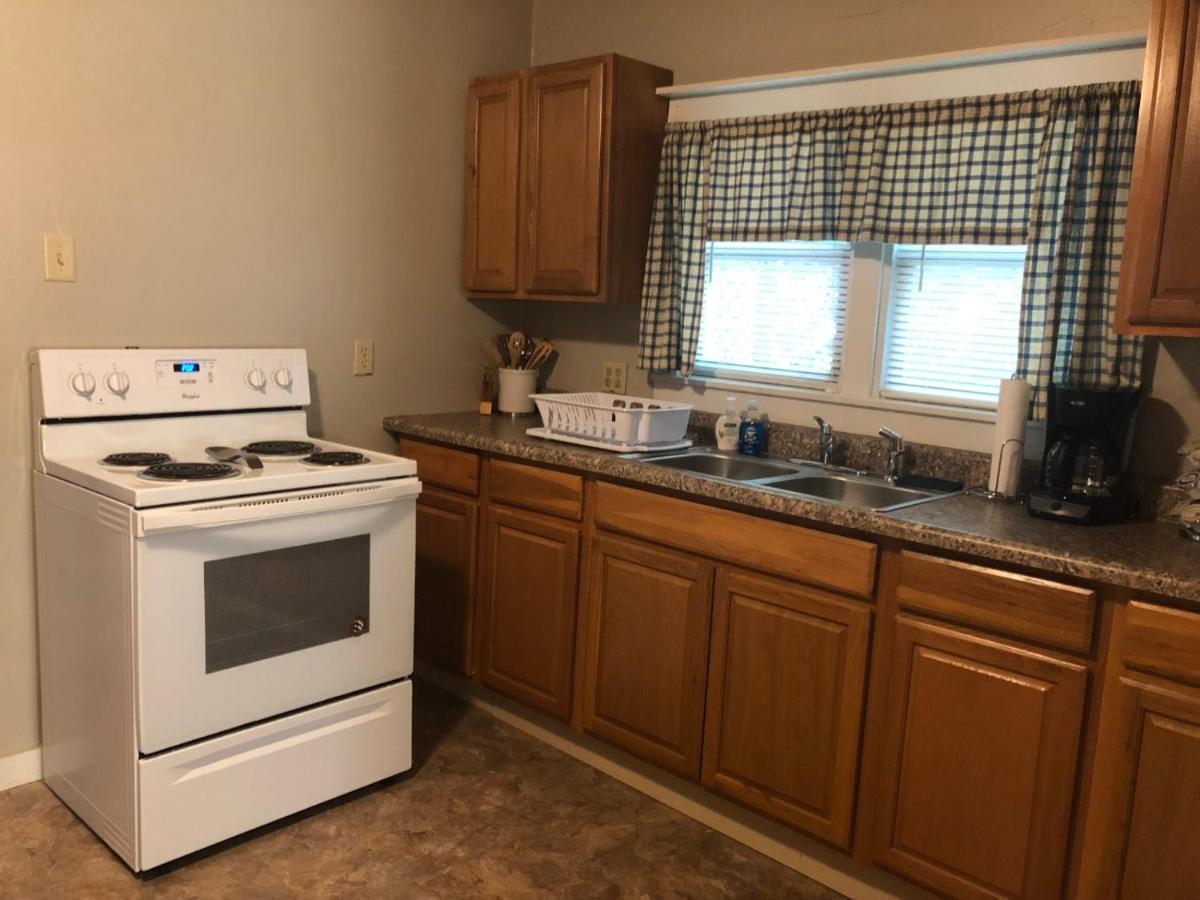 Downtown 2 Bedroom Cottage, Sleeps 6, Walking Distance To Honeywell, Downtown Restaurants, Shopping Wabash