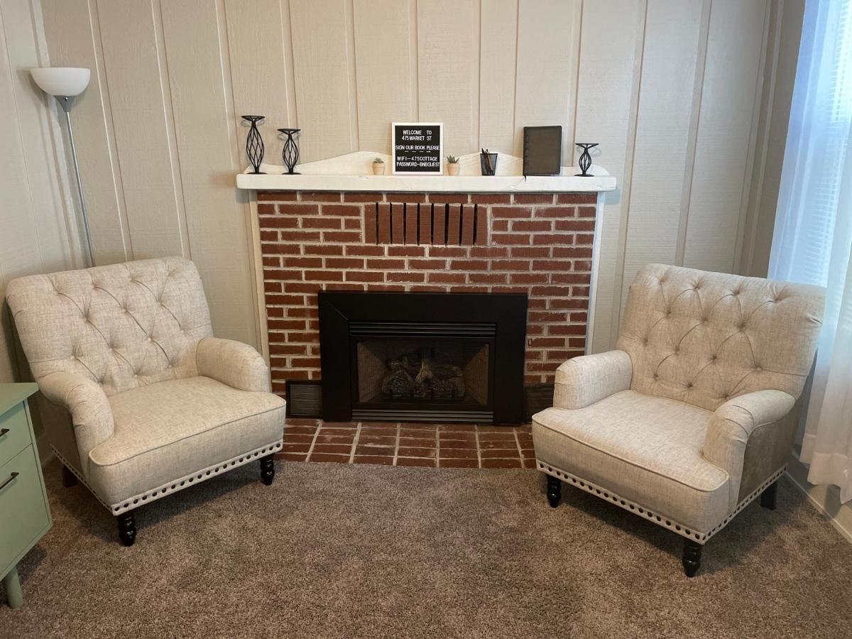 Downtown 2 Bedroom Cottage, Sleeps 6, Walking Distance To Honeywell, Downtown Restaurants, Shopping Holiday home *